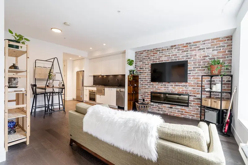 311 83 MOODY STREET - photo 1 of 25