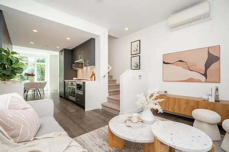 533 W 29TH AVENUE - photo 1 of 39