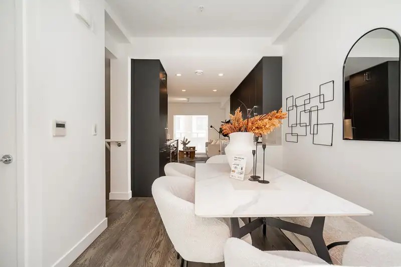 533 W 29TH AVENUE - photo 3 of 39