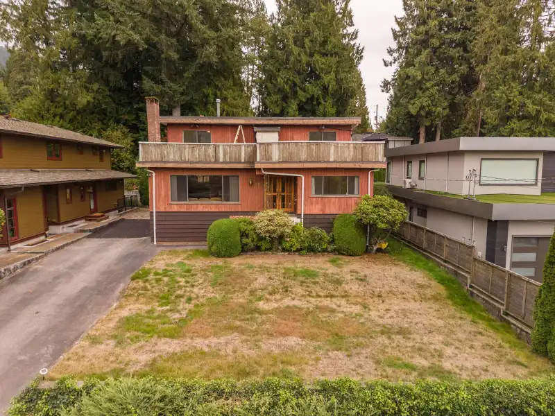 4590 HIGHLAND BOULEVARD - photo 1 of 33
