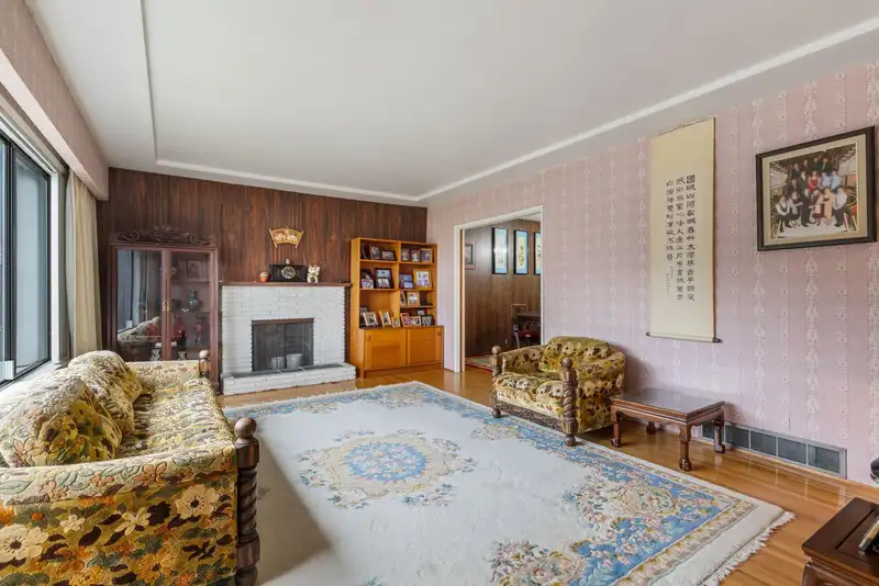 4590 HIGHLAND BOULEVARD - photo 3 of 33