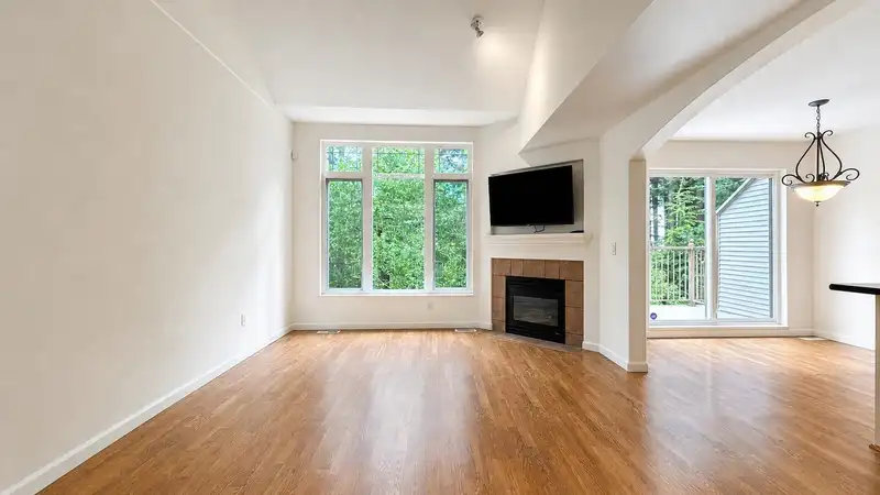 35 2351 PARKWAY BOULEVARD - photo 4 of 40
