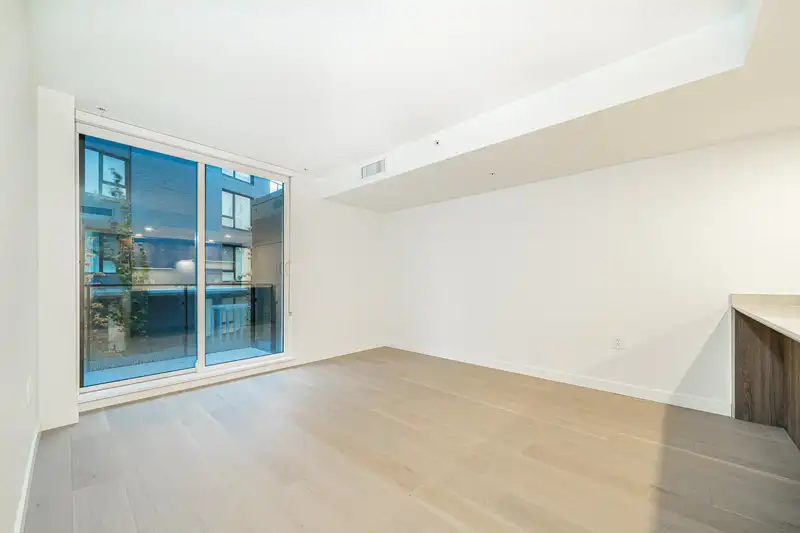 216 5212 CAMBIE STREET - photo 2 of 16