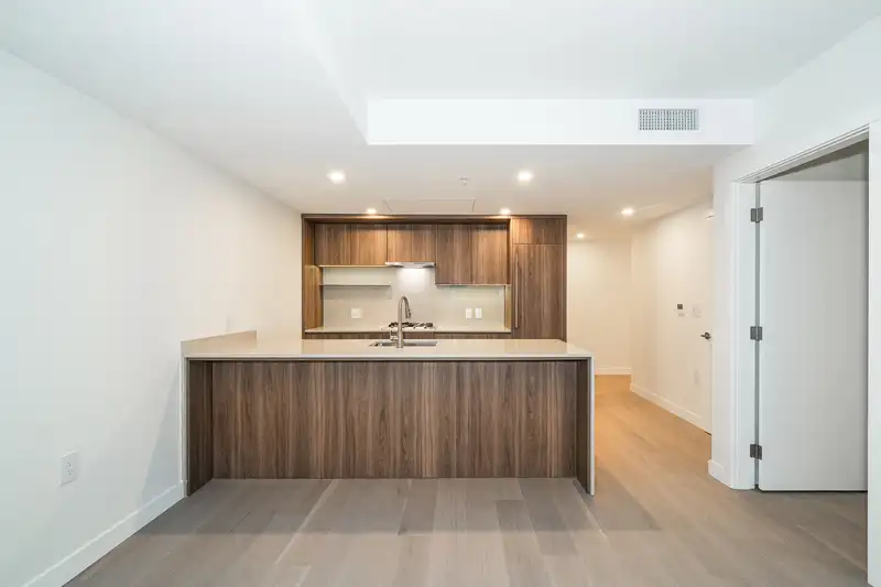 216 5212 CAMBIE STREET - photo 3 of 16