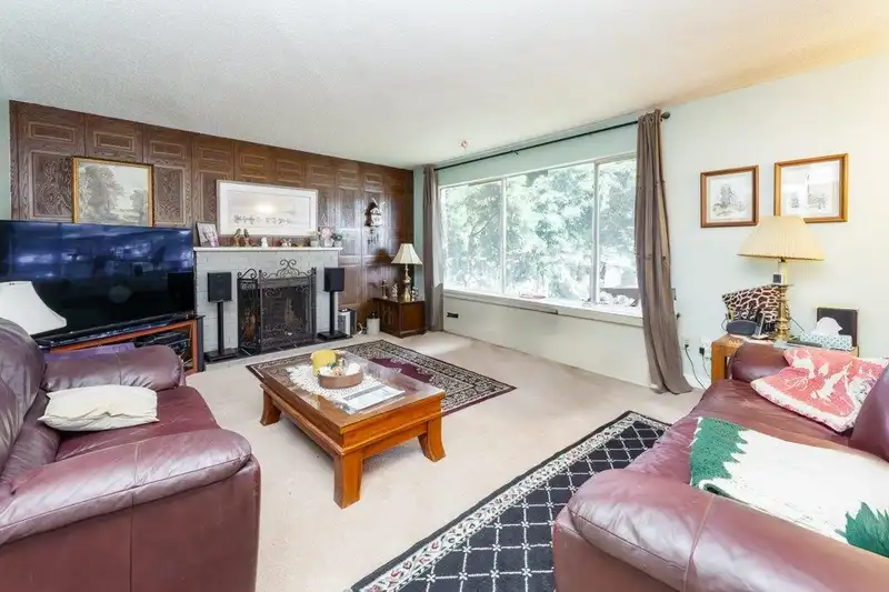 1828 GREENMOUNT AVENUE - photo 3 of 22