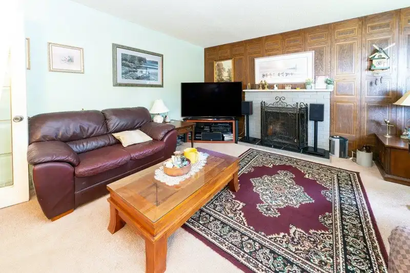 1828 GREENMOUNT AVENUE - photo 4 of 22