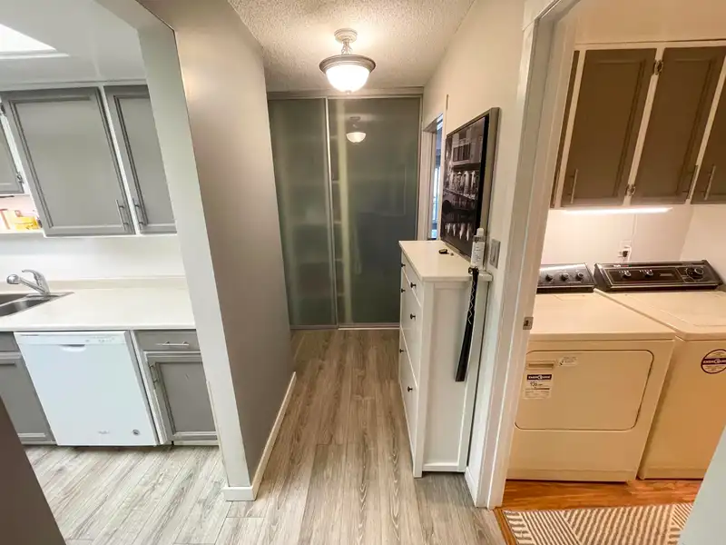 205 1351 MARTIN STREET - photo 3 of 27