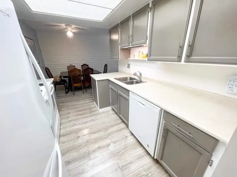 205 1351 MARTIN STREET - photo 4 of 27