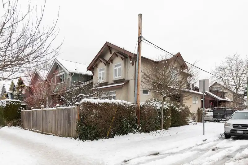 2346 BALACLAVA STREET - photo 2 of 15