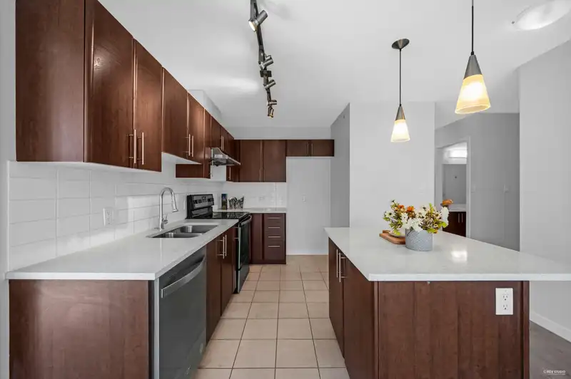 703 1178 HEFFLEY CRESCENT - photo 4 of 29