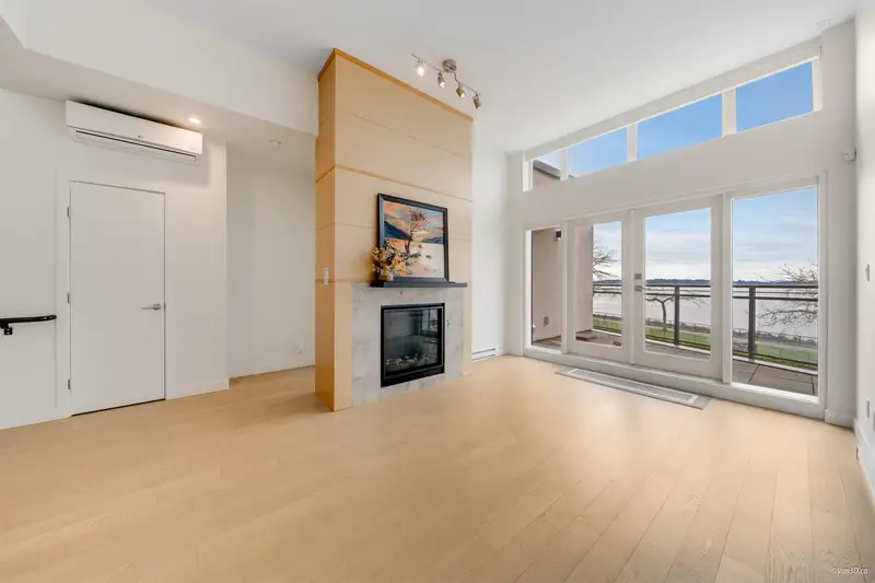 301 1150 OXFORD STREET - photo 2 of 25