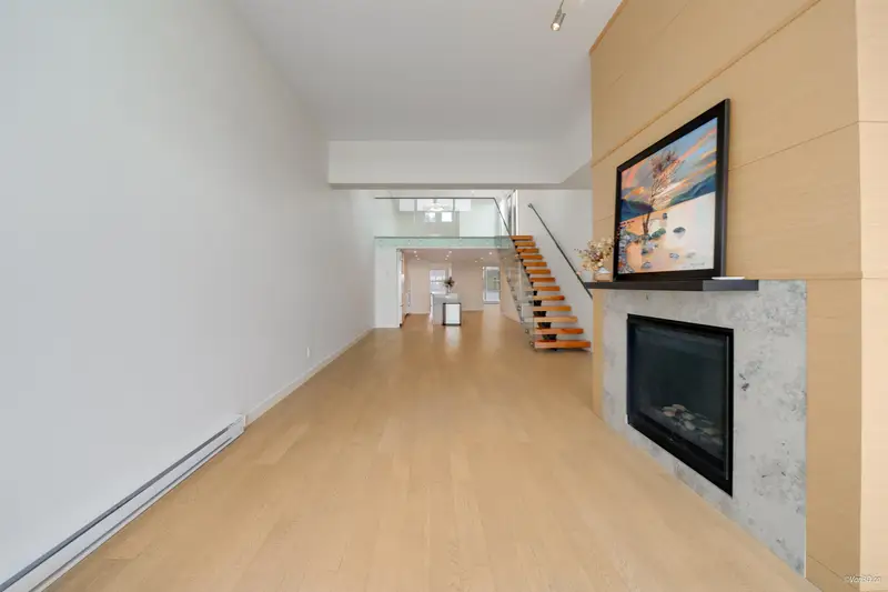 301 1150 OXFORD STREET - photo 4 of 25