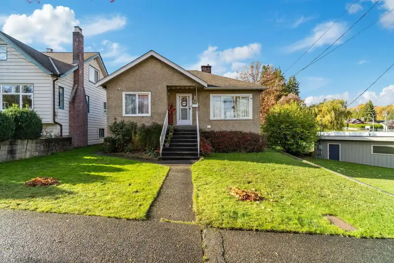 523 KELLY STREET - photo 1 of 40