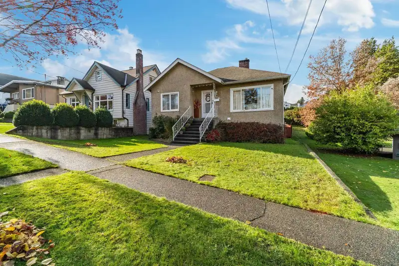 523 KELLY STREET - photo 2 of 40