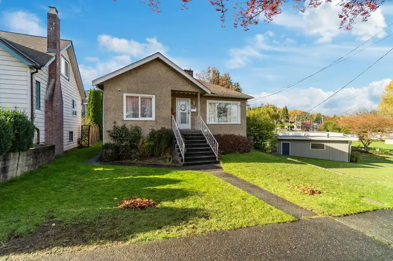 523 KELLY STREET - photo 3 of 40