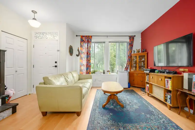 24113 102 AVENUE - photo 4 of 26
