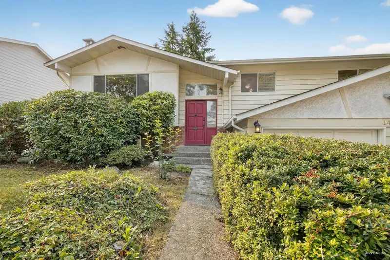 14418 18 AVENUE - photo 4 of 40