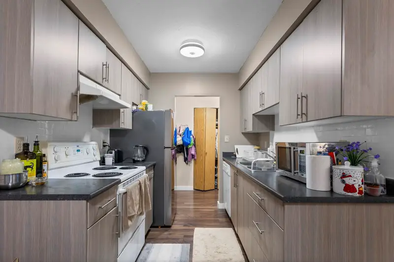 119 4363 HALIFAX STREET - photo 2 of 21