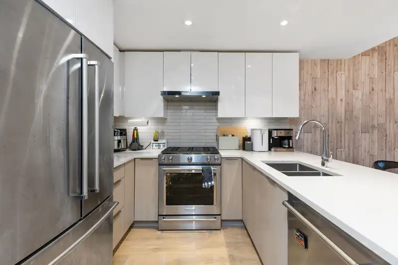 TH2 3566 SAWMILL CRESCENT - photo 1 of 40