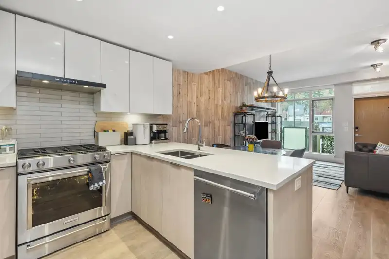 TH2 3566 SAWMILL CRESCENT - photo 2 of 40