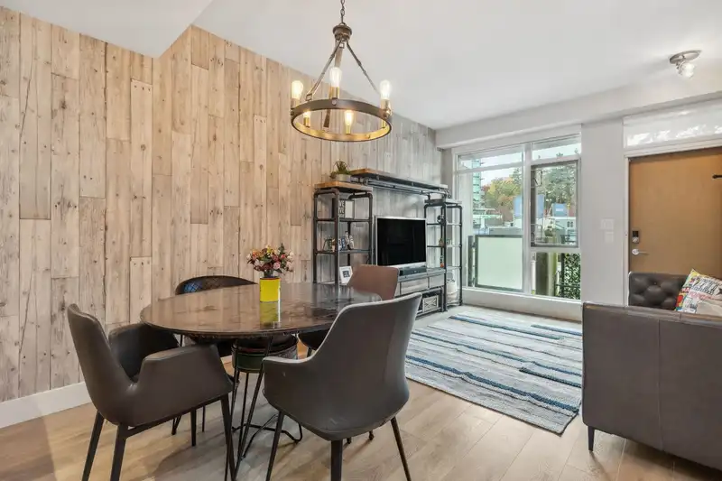TH2 3566 SAWMILL CRESCENT - photo 3 of 40
