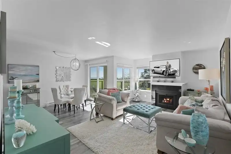 301 820 HABGOOD STREET - photo 1 of 29