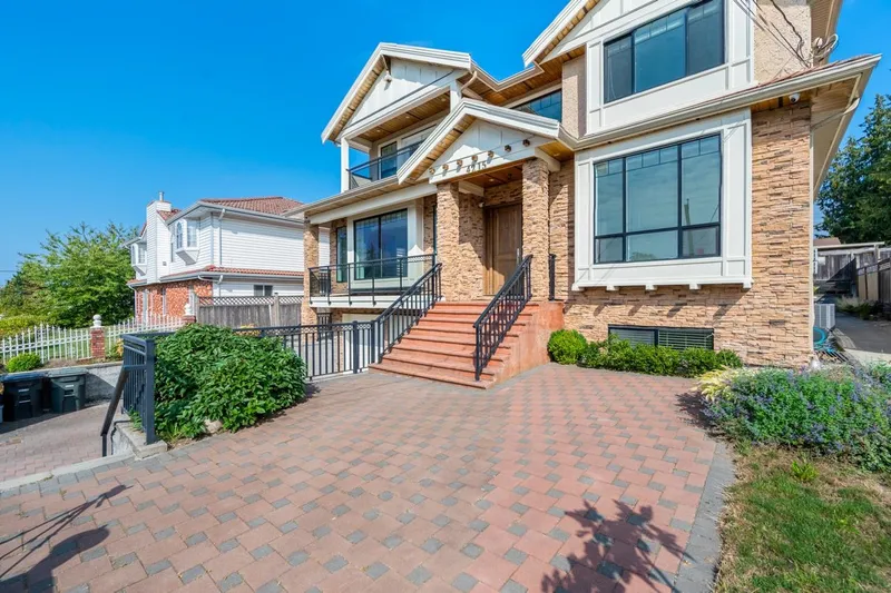 4215 WATLING STREET - photo 2 of 25