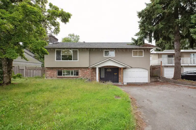 8305 118A STREET - photo 2 of 9