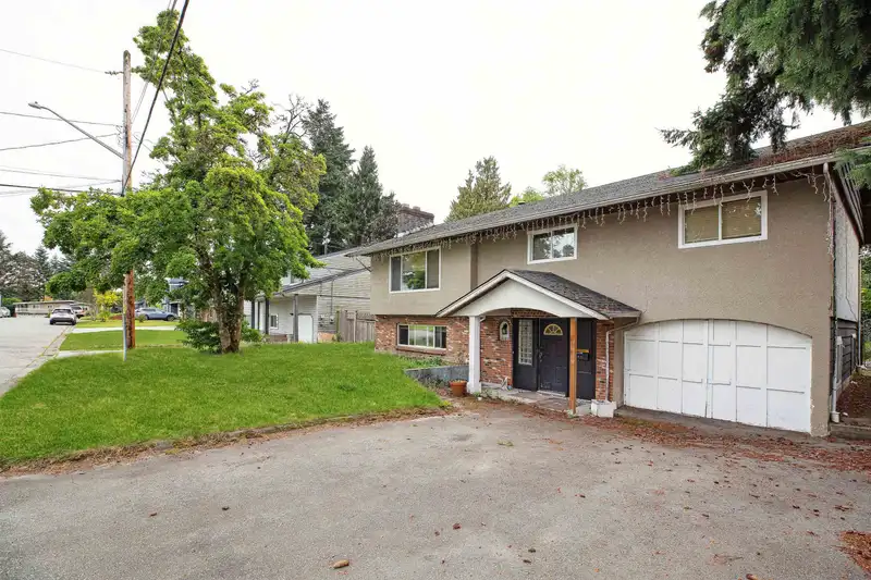 8305 118A STREET - photo 3 of 9