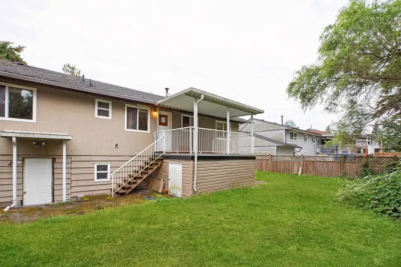 8305 118A STREET - photo 4 of 9