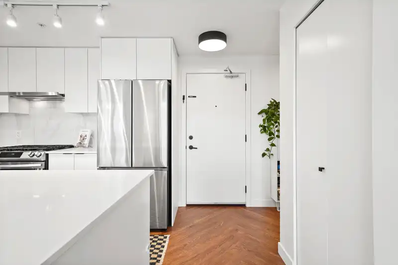 609 3229 ST JOHNS STREET - photo 2 of 40
