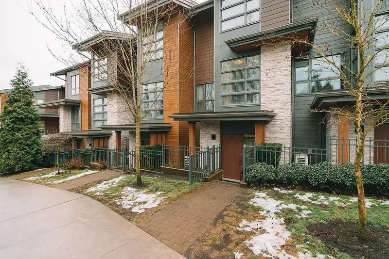 3 70 SEAVIEW DRIVE - photo 1 of 40