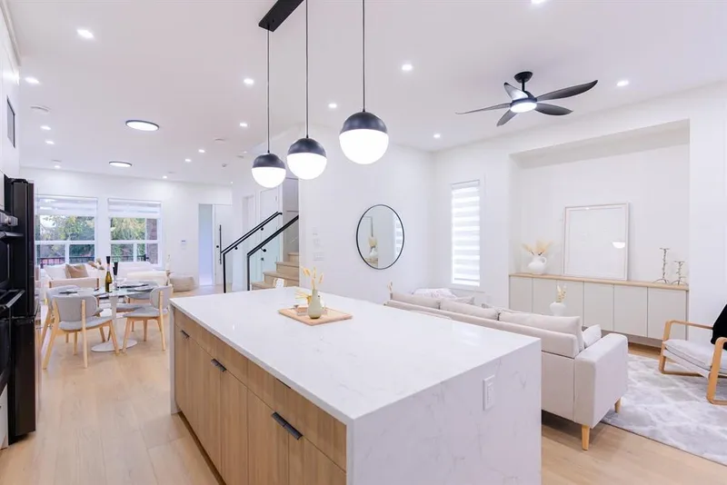 14450 60 AVENUE - photo 4 of 25