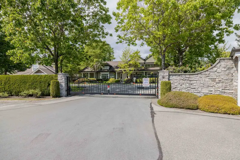 55 14877 33 AVENUE - photo 1 of 40