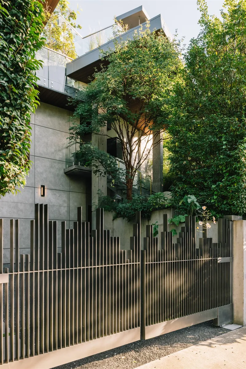 5038 ARBUTUS STREET - photo 3 of 25