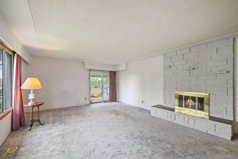 19150 61A AVENUE - photo 4 of 25