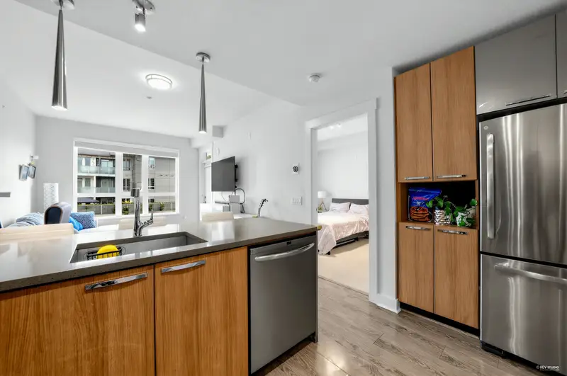 307 733 W 14 STREET - photo 3 of 16