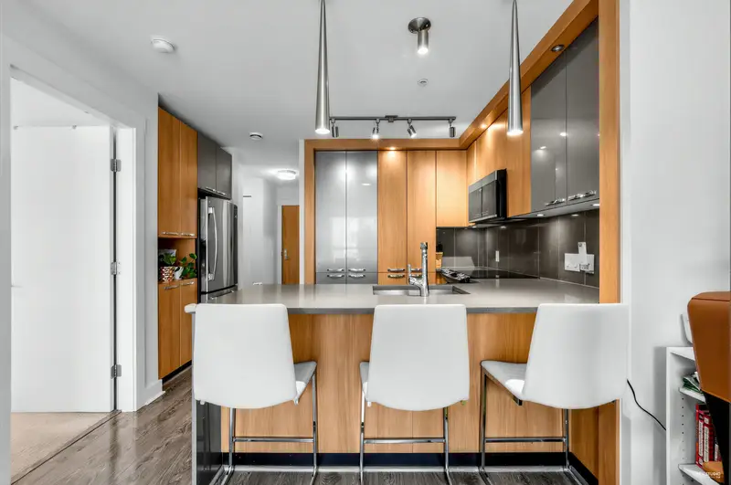 307 733 W 14 STREET - photo 4 of 16