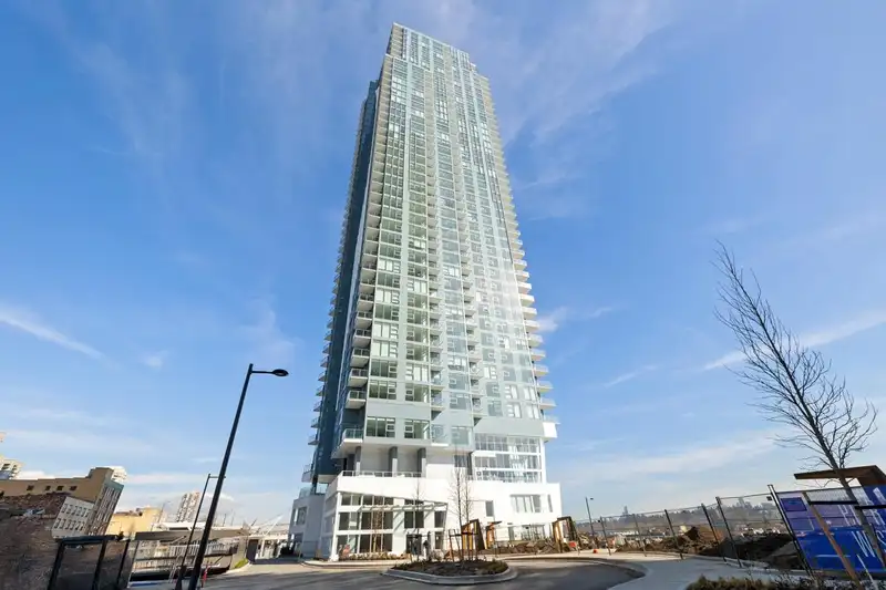 1702 660 QUAYSIDE DRIVE - photo 1 of 30