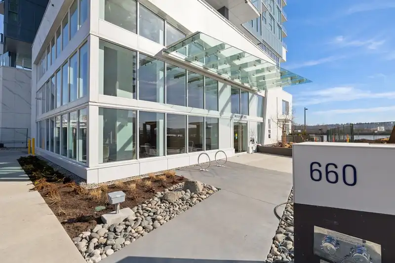 1702 660 QUAYSIDE DRIVE - photo 2 of 30