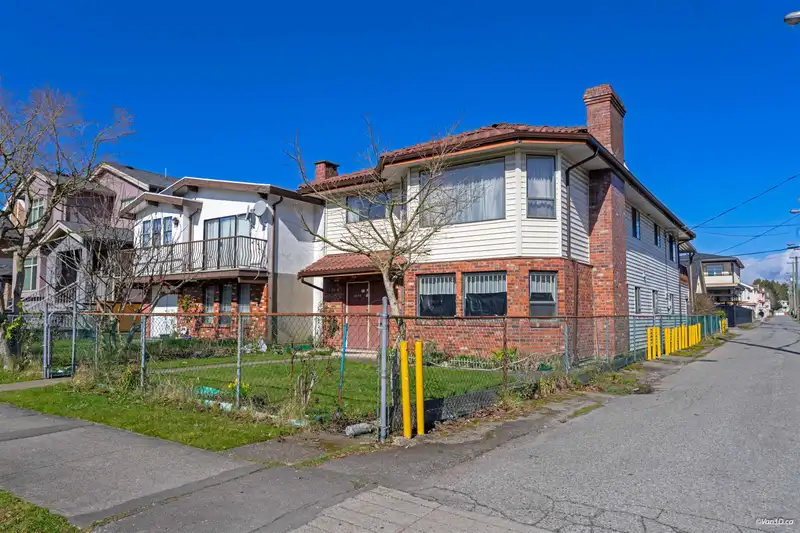 2175 E 54TH AVENUE - photo 2 of 33