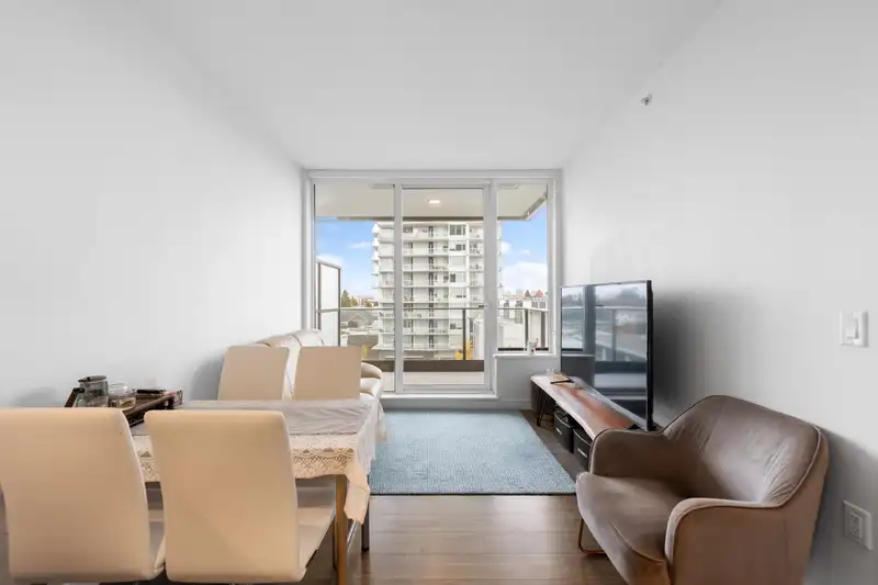 606 6699 DUNBLANE AVENUE - photo 4 of 25