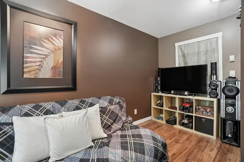 11 22380 SHARPE AVENUE - photo 3 of 35