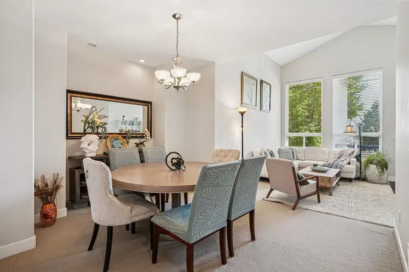 6157 150A STREET - photo 3 of 34