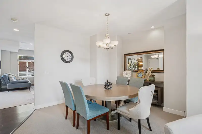 6157 150A STREET - photo 4 of 34