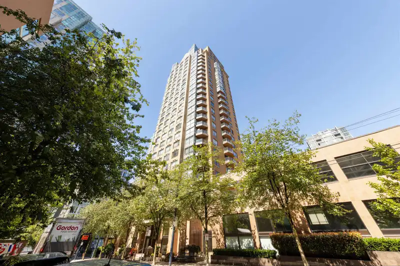 1802 1189 HOWE STREET - photo 1 of 40