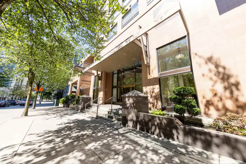 1802 1189 HOWE STREET - photo 3 of 40