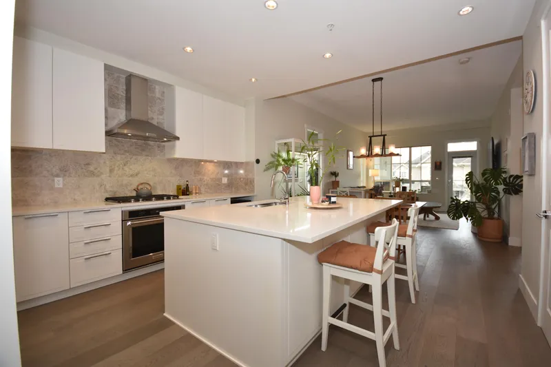 229 5535 ADMIRAL WAY - photo 2 of 25