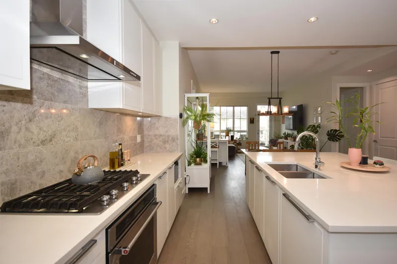 229 5535 ADMIRAL WAY - photo 3 of 25