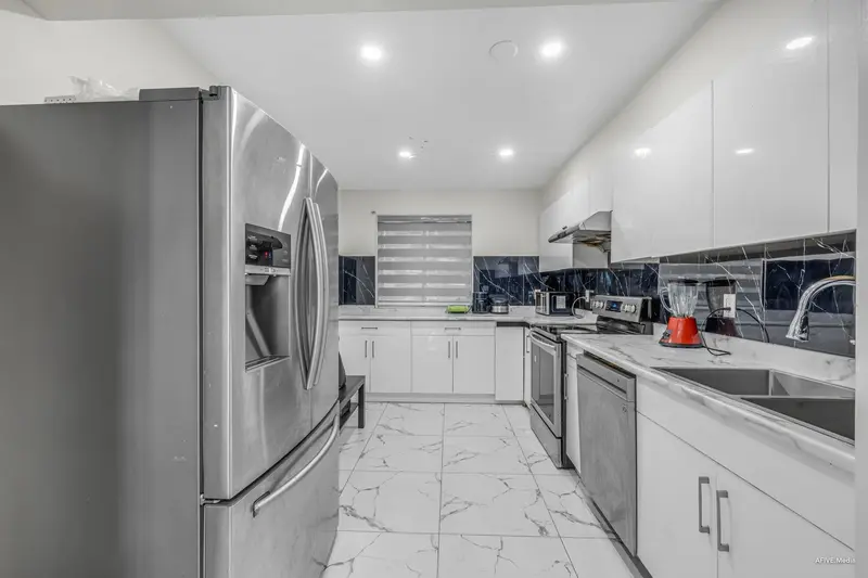 56 9955 140 STREET - photo 2 of 22